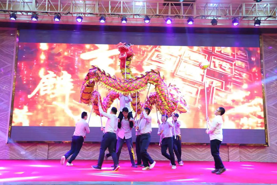 金虎迎新·領(lǐng)跑2022 | 集團(tuán)年度總結(jié)會(huì)暨新年晚會(huì)完美落幕！(圖15)