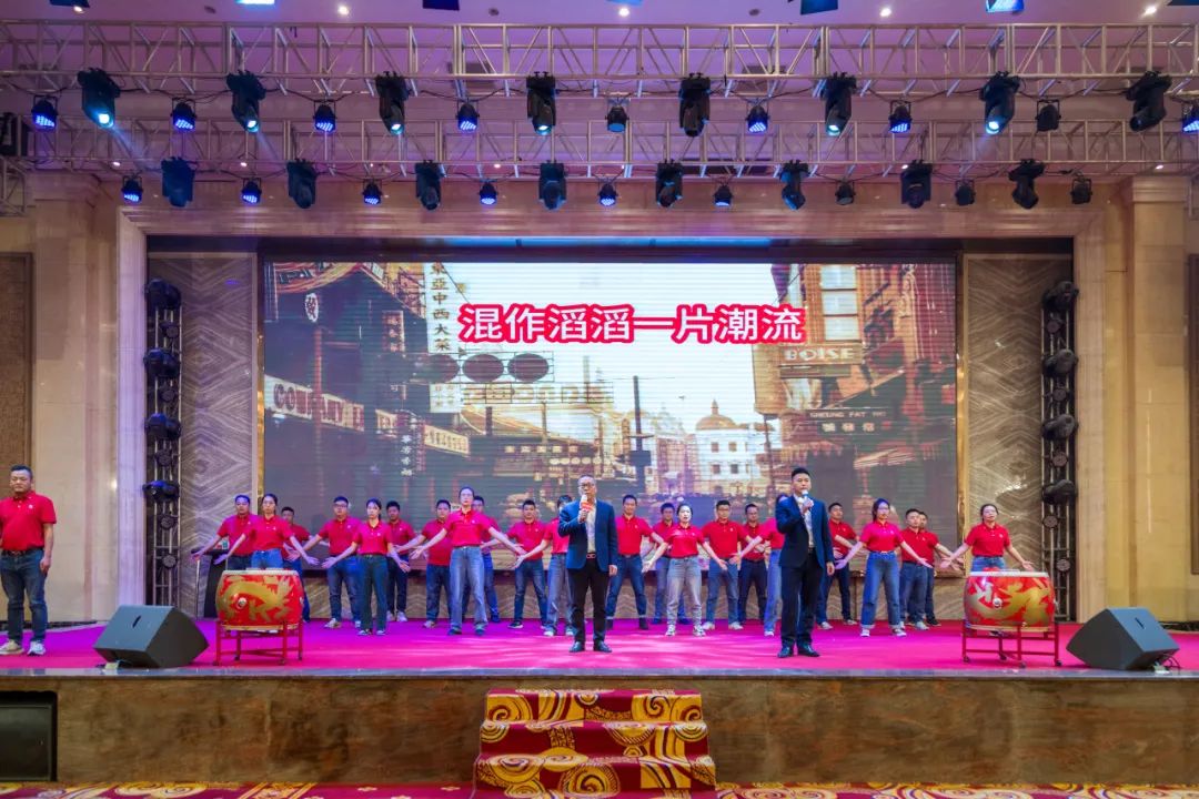 聚勢·創(chuàng)變·敢為 | 強(qiáng)輝集團(tuán)2025年迎新晚會(huì)圓滿結(jié)束，共繪未來新藍(lán)圖(圖22)